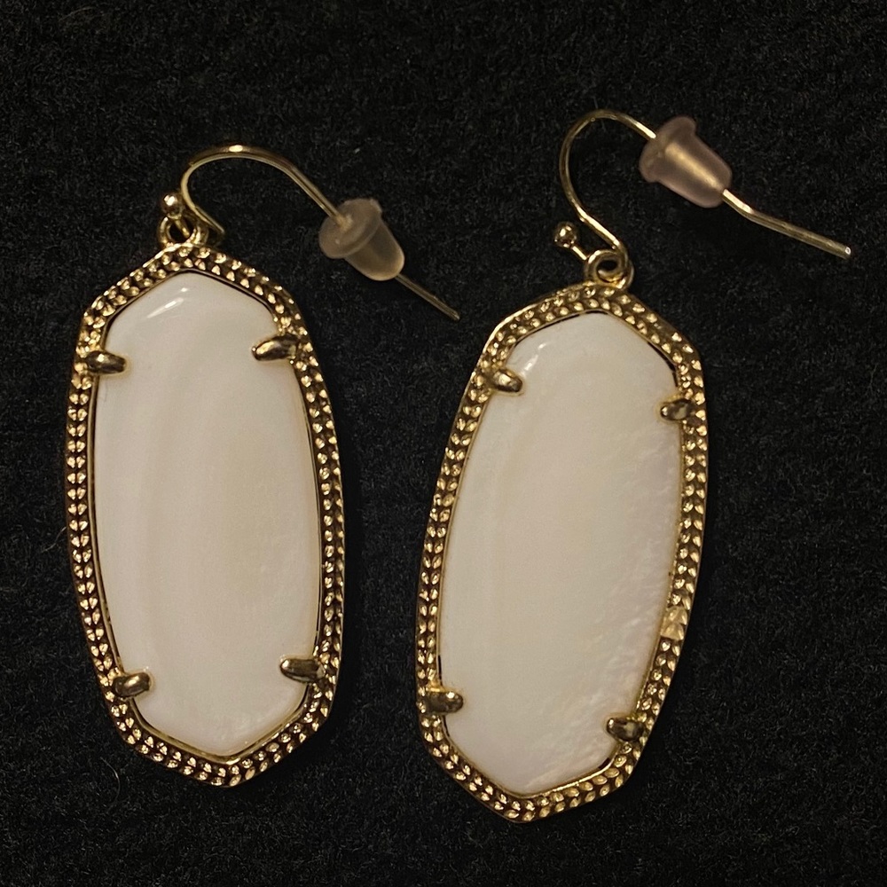 Pearl Kendra scott earrings